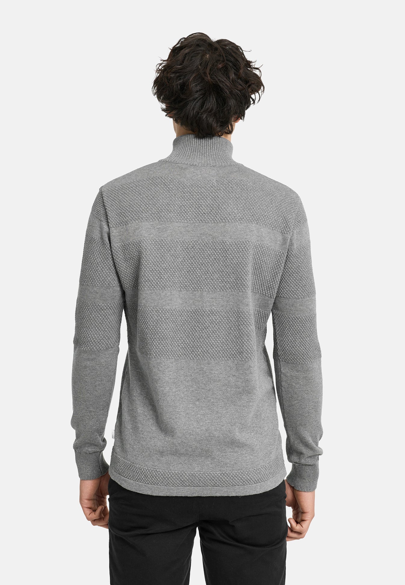 HANNES HALF ZIP