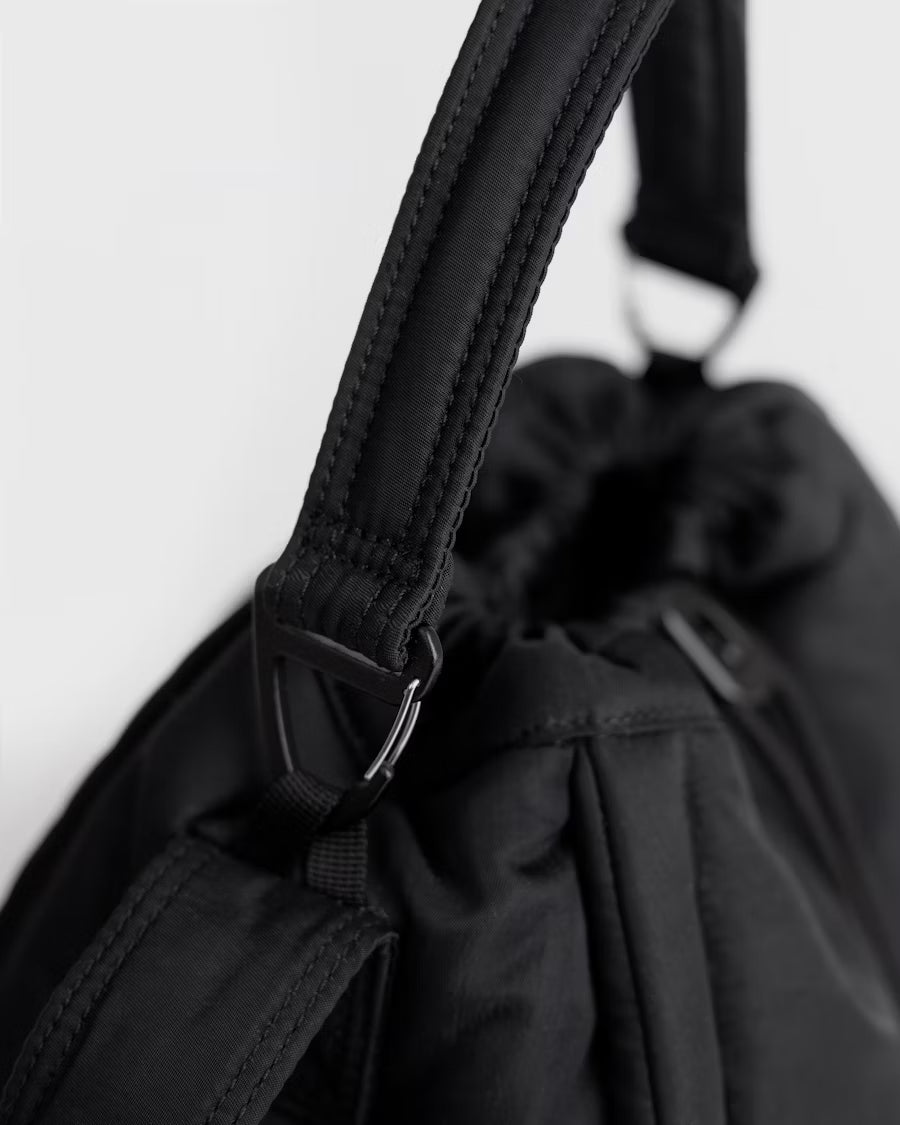 CURVE BUCKET BAG