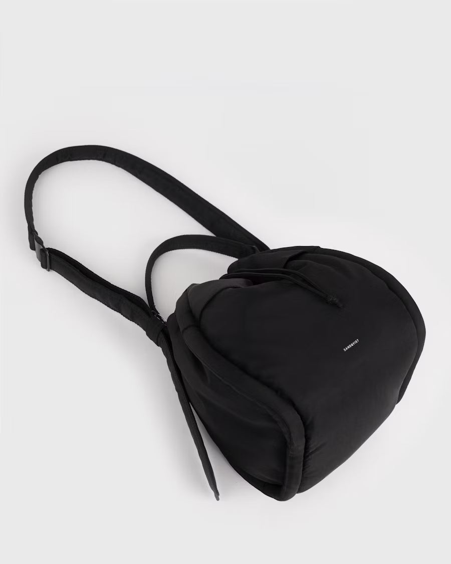 CURVE BUCKET BAG