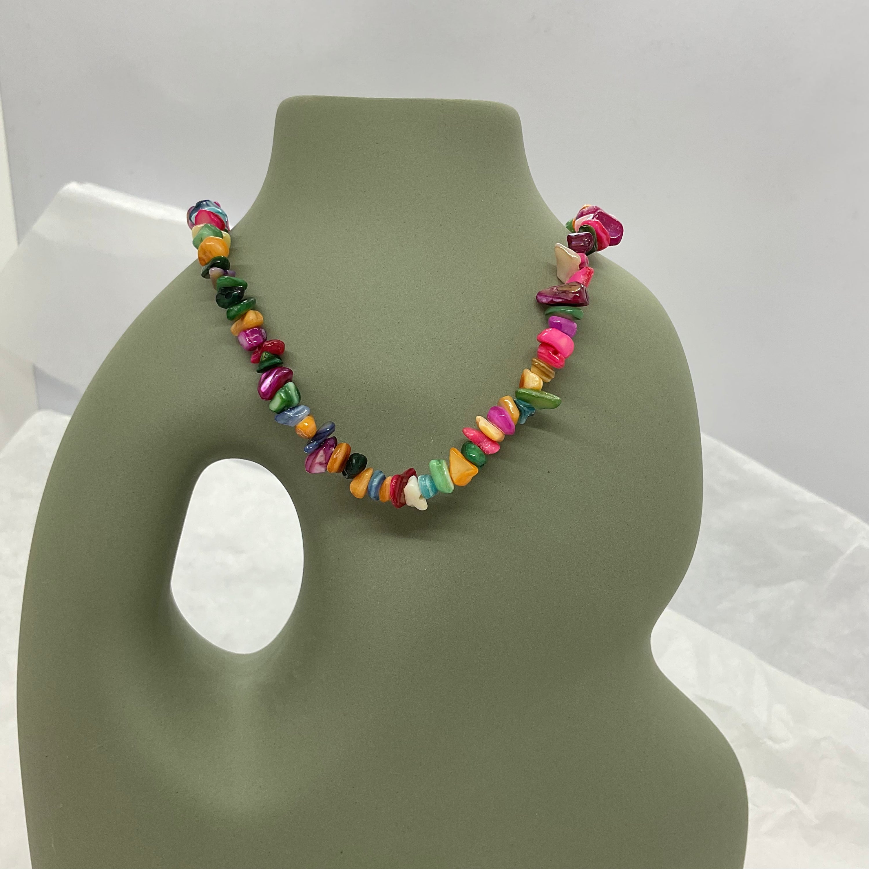 COLOURFUL STONES NECKLACE